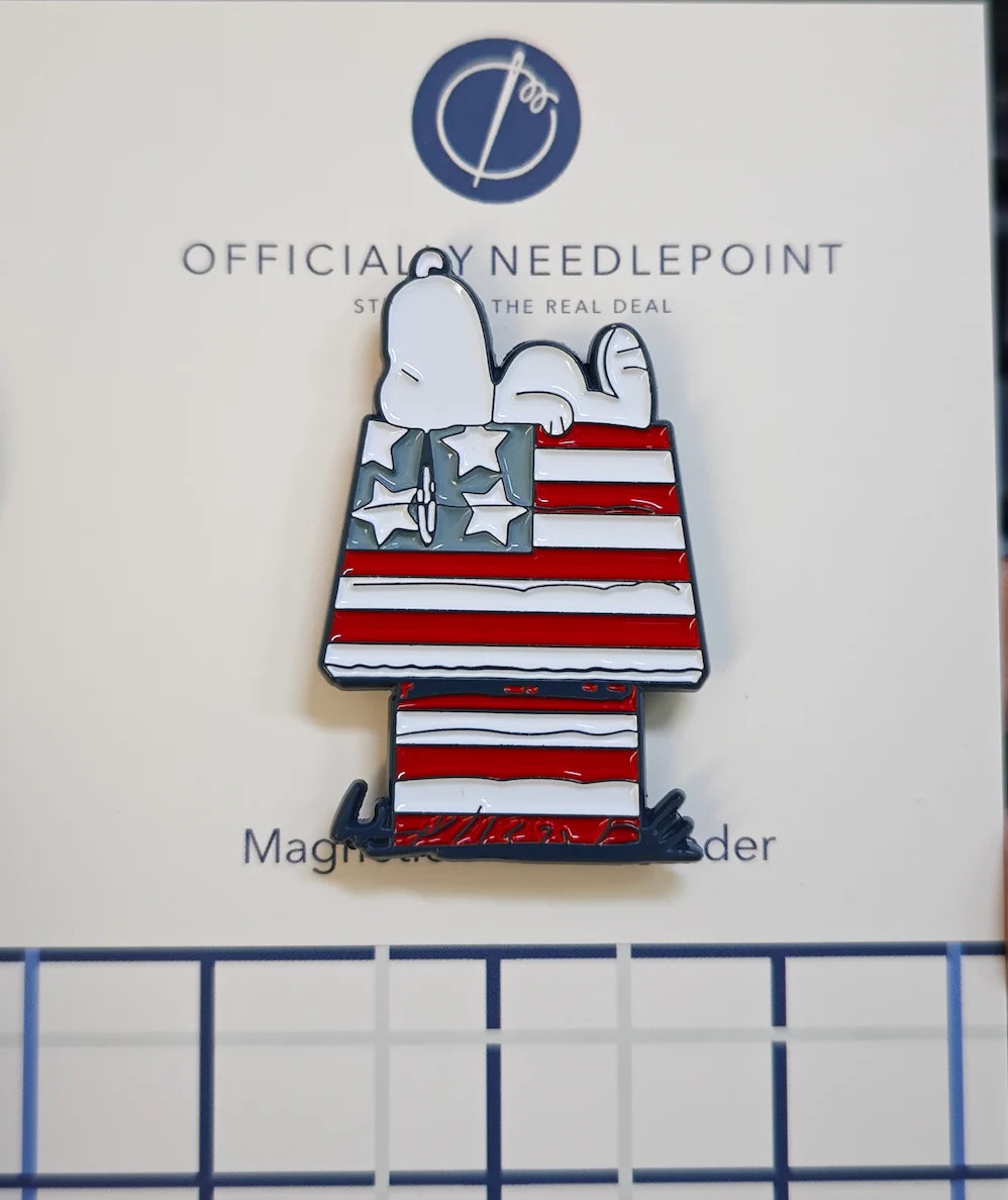 Snoopy of Patriotic House Needle Minder