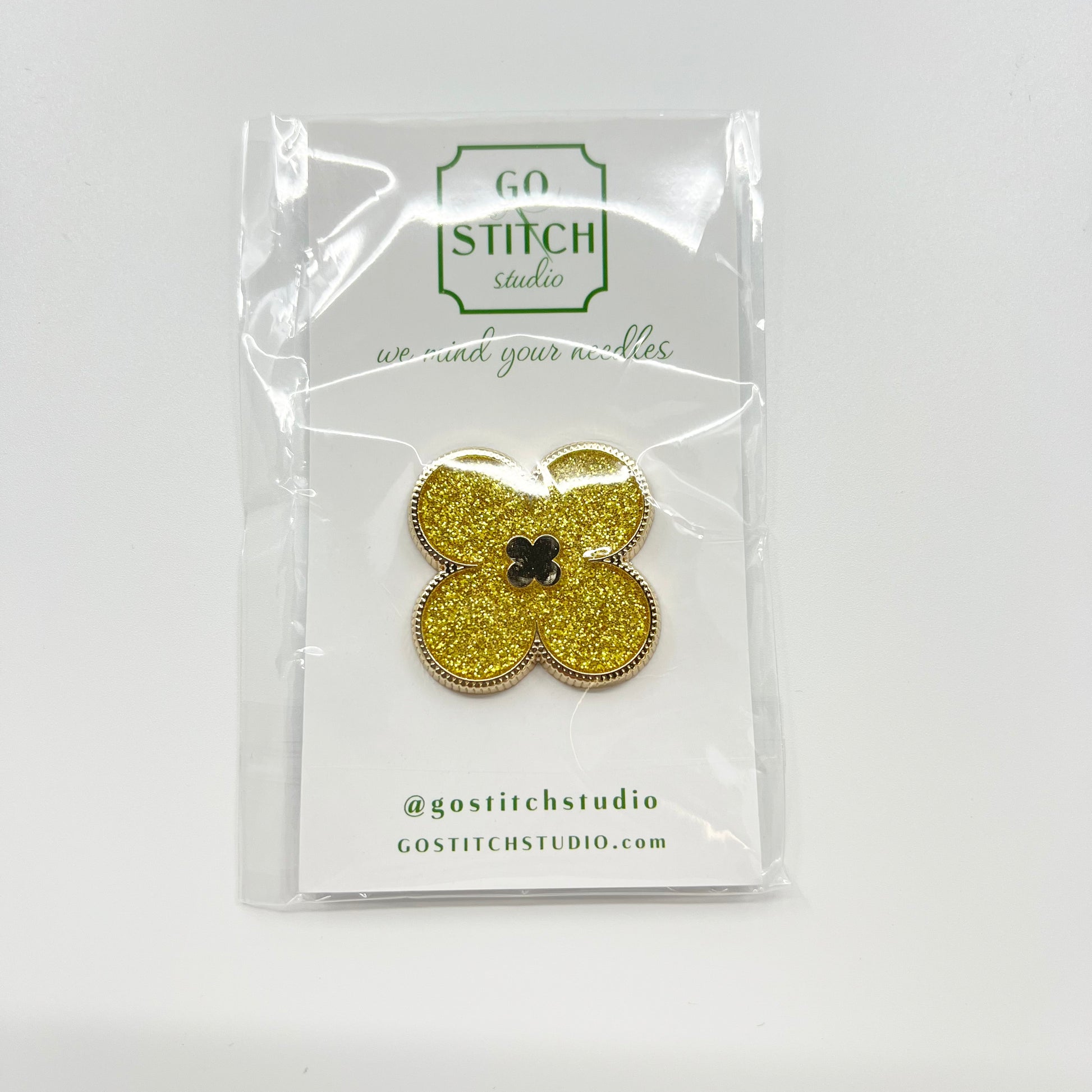 Gold Glitter Clover Needle Minder