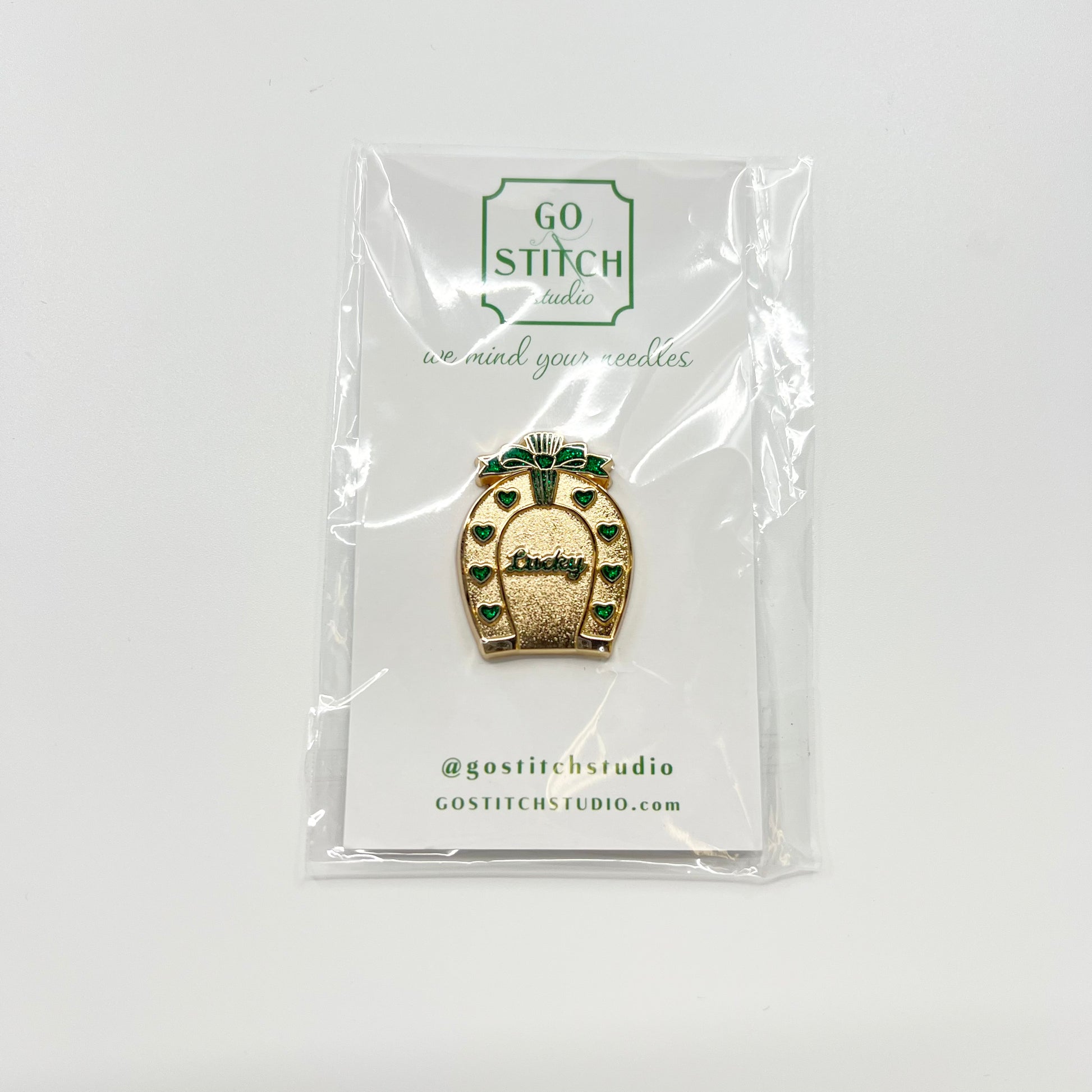 Lucky Heart Horseshoe Emerald Needle Minder