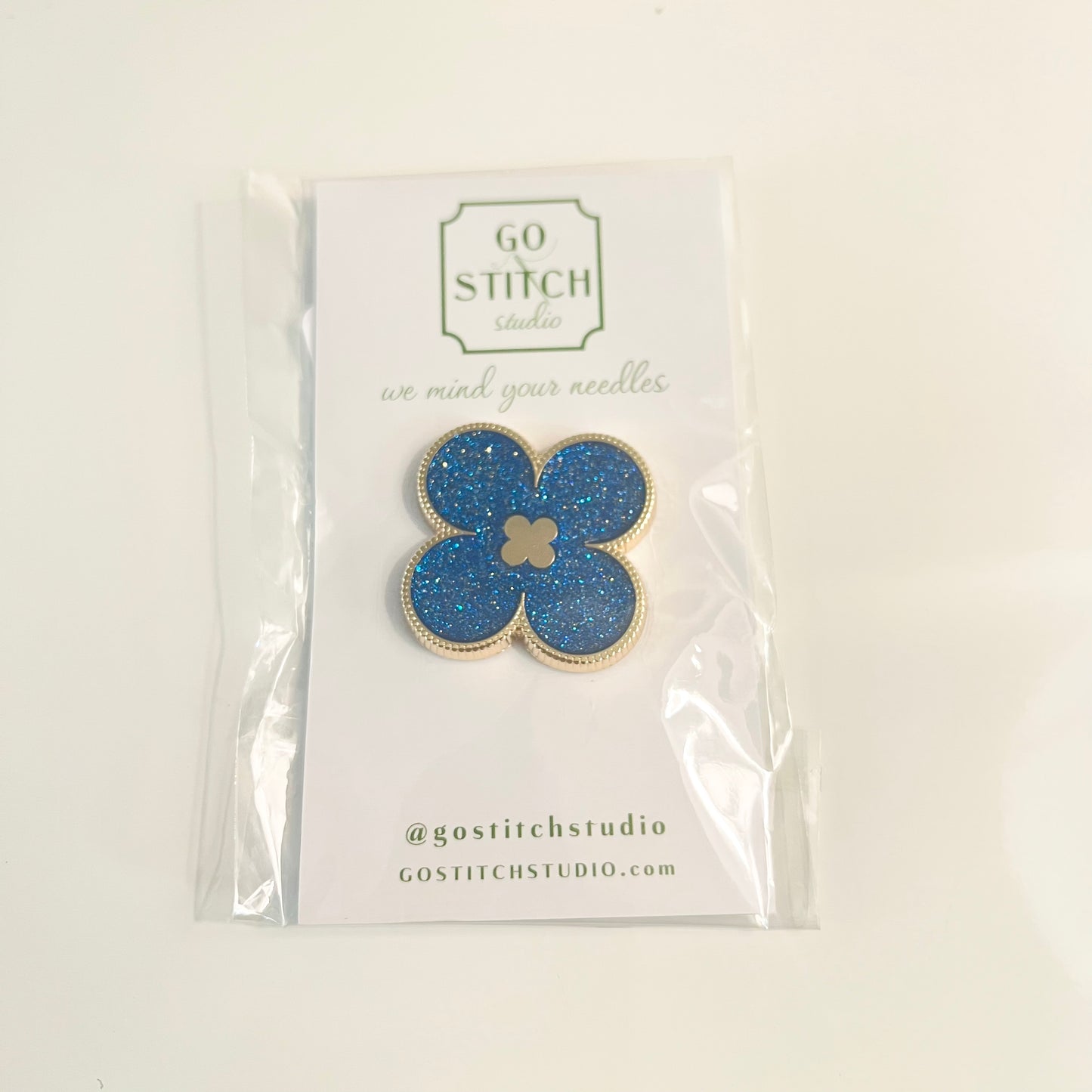 Lapis Lazuli Glitter Clover Needle Minder