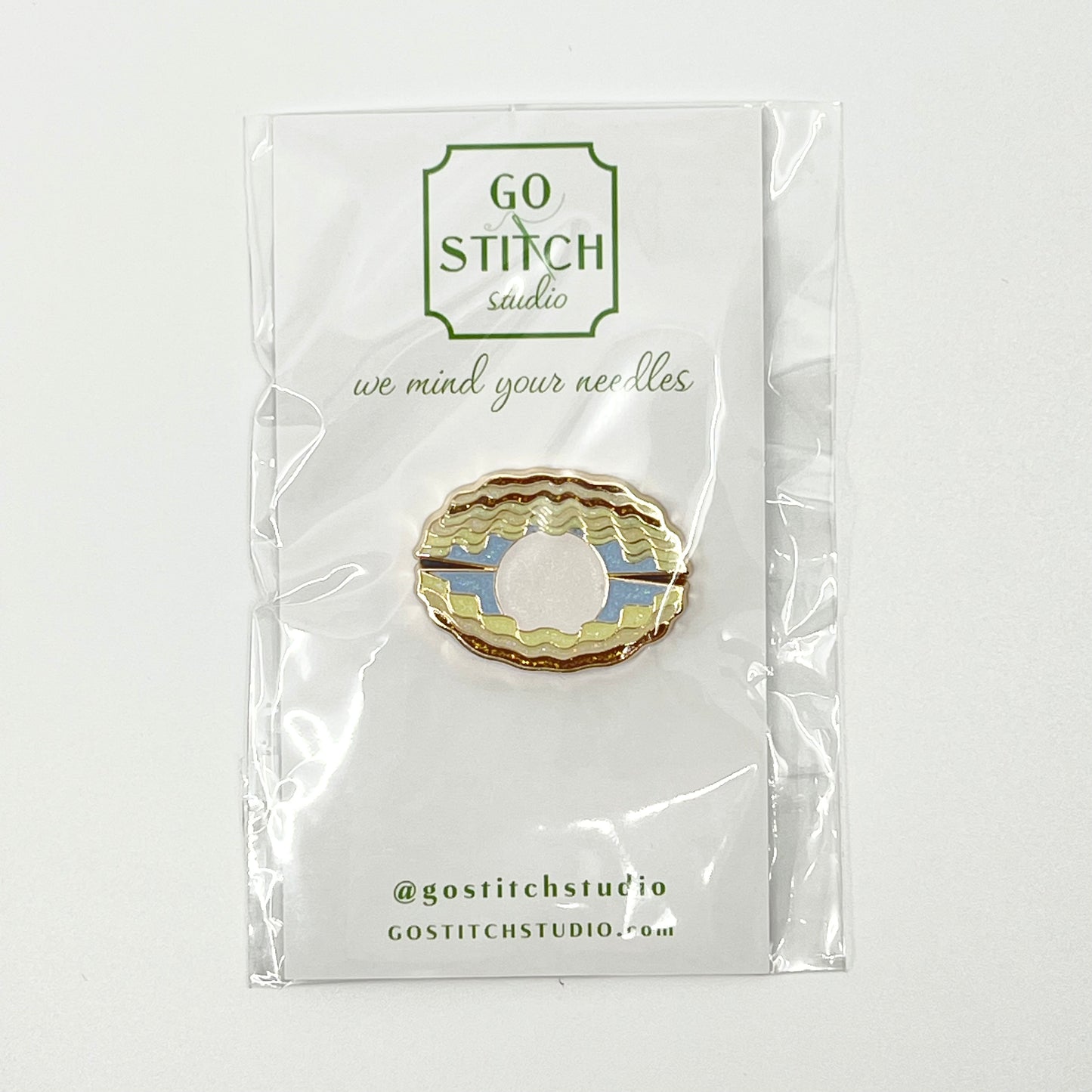 Scallop Pearl Needle Minder