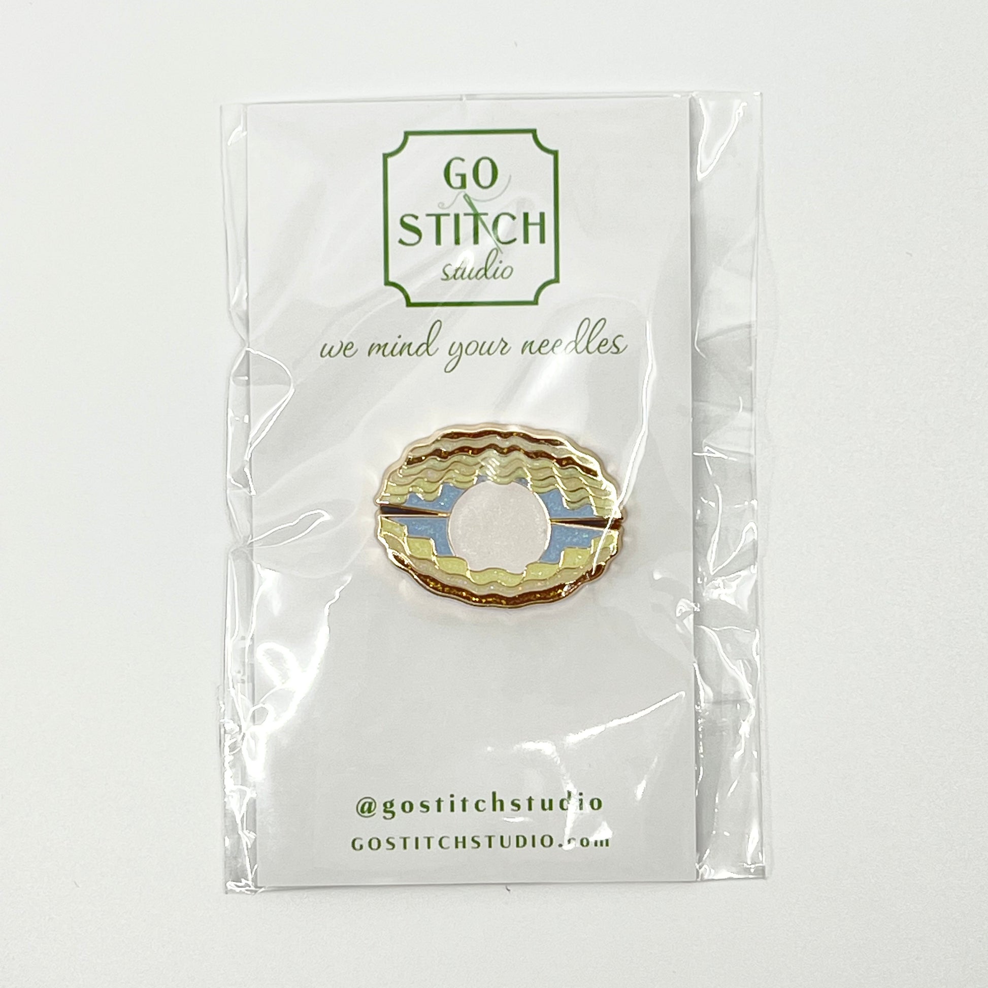 Scallop Pearl Needle Minder
